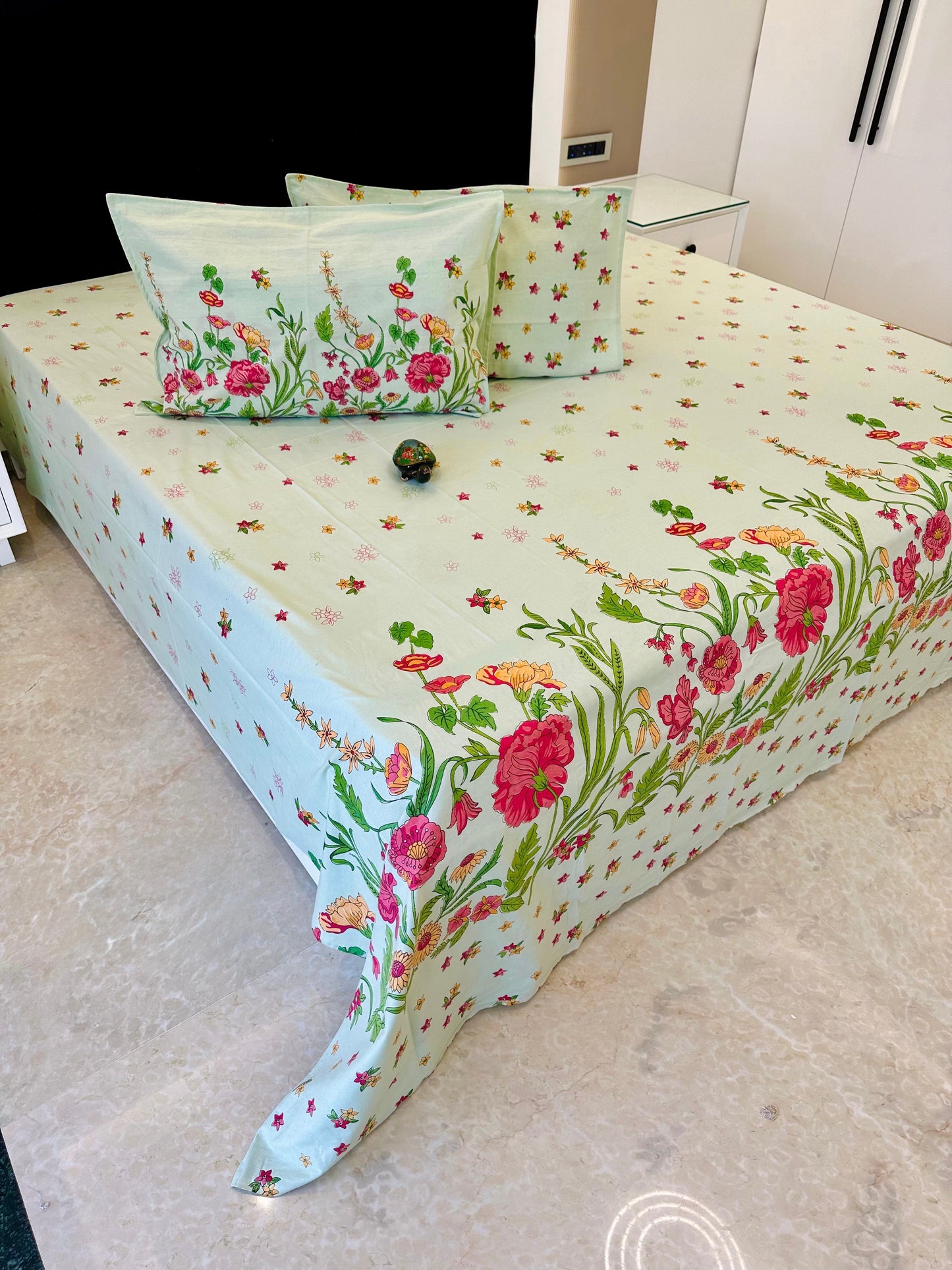 Premium Rang Birangi Jumbo King Size Bedsheet with 2 pillow covers (110x110 inch)